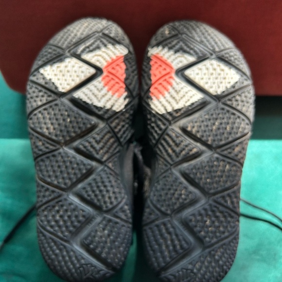 Nike Kybrid S2 Kids Sneakers - Black and Gray - Picture 10 of 16